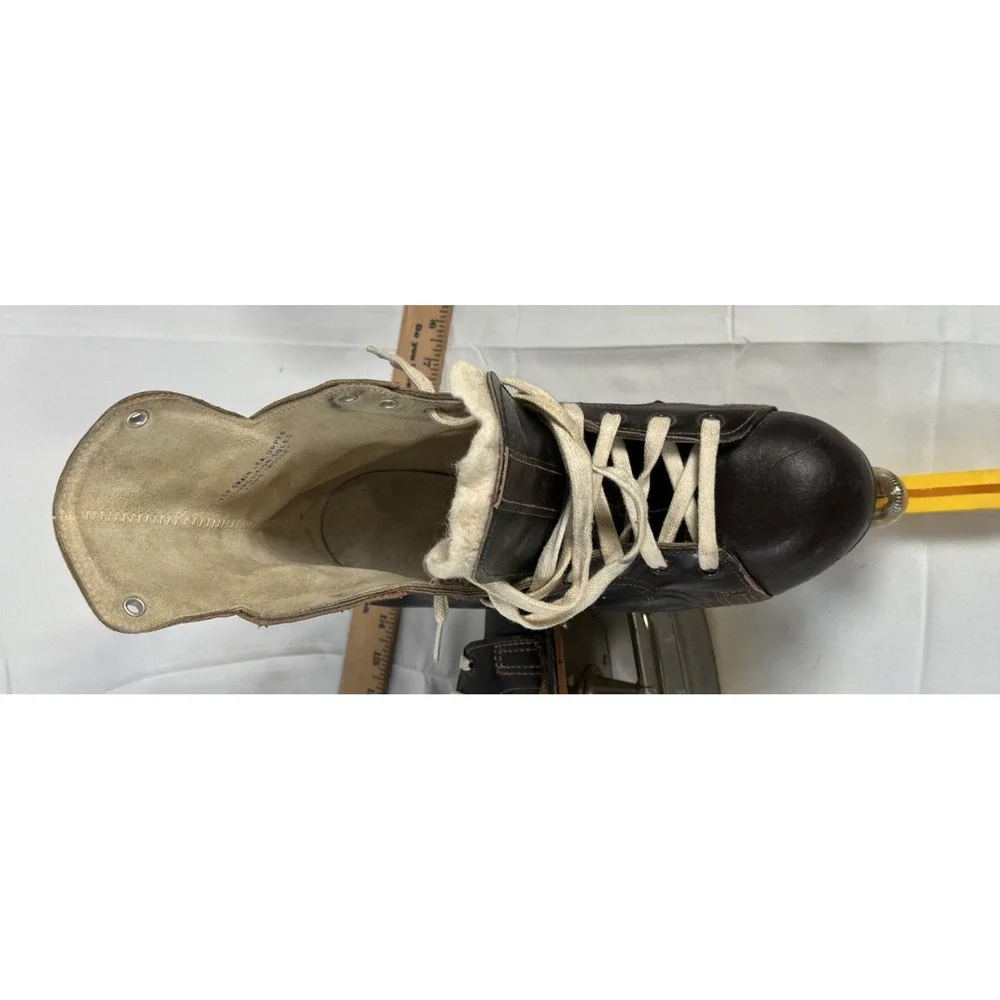 Vintage Canadian‎ Ice Skates Size 8 Brown Leather